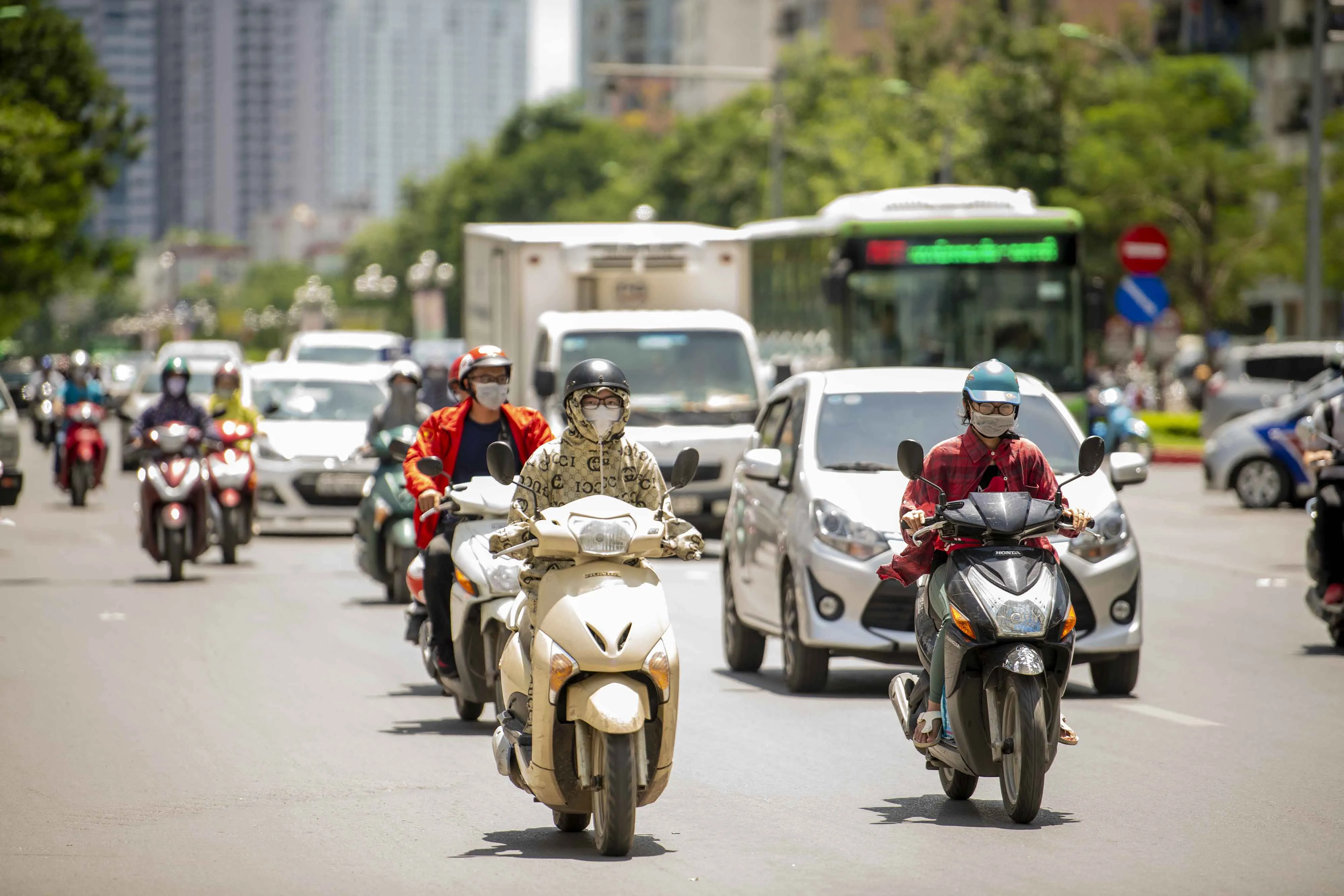 Thời Tiết 10/8: Nắng Nóng Bao Trùm Bắc Bộ, Trung Bộ Trên 37°C