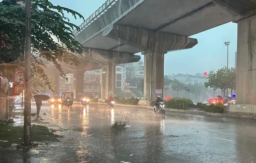 Thời Tiết 16/8: Bắc Bộ Đón Mưa Dông, Trung Bộ Chưa Hạ Nhiệt